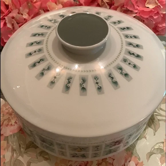 "TAPESTRY" BY ROYAL DOULTON MINT 2 QT. ROUND COVERED CASSEROLE. RARE VTG. - Picture 3 of 13